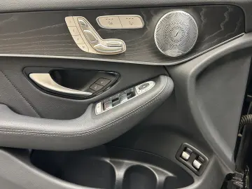 GLC300 e 4M *PANO*BURMESTER*360°*KEYLESS*DISTR.*