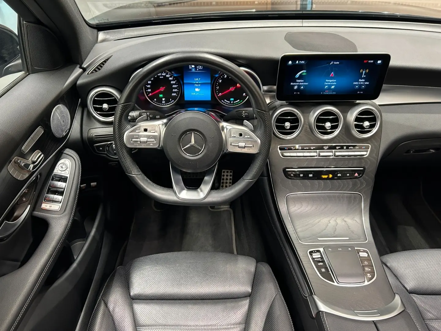 GLC300 e 4M *PANO*BURMESTER*360°*KEYLESS*DISTR.*