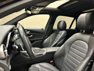 GLC300 e 4M *PANO*BURMESTER*360°*KEYLESS*DISTR.*