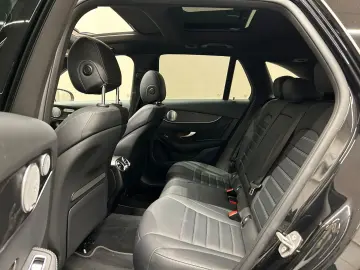 GLC300 e 4M *PANO*BURMESTER*360°*KEYLESS*DISTR.*