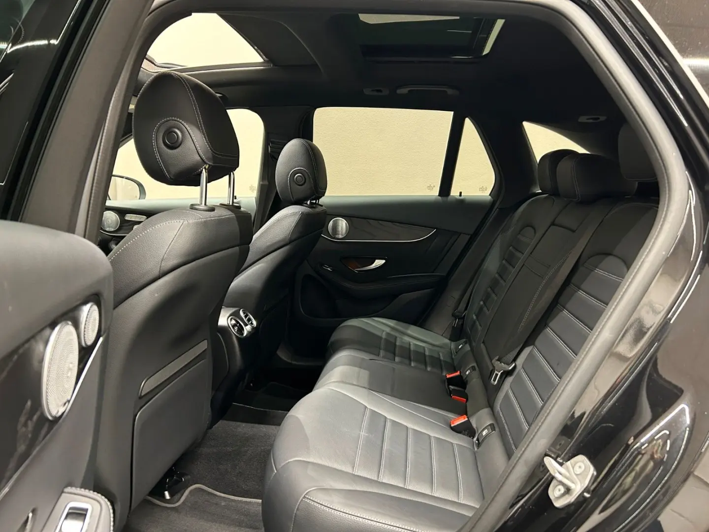 GLC300 e 4M *PANO*BURMESTER*360°*KEYLESS*DISTR.*
