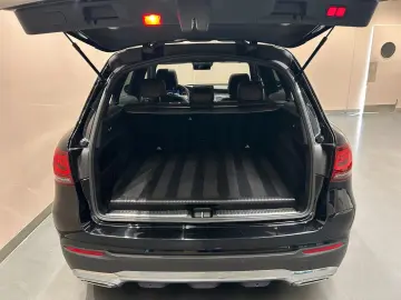 GLC300 e 4M *PANO*BURMESTER*360°*KEYLESS*DISTR.*