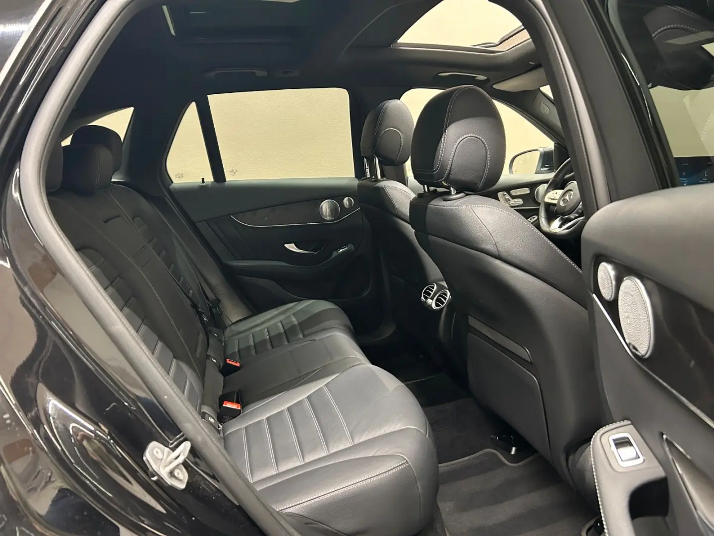 GLC300 e 4M *PANO*BURMESTER*360°*KEYLESS*DISTR.*