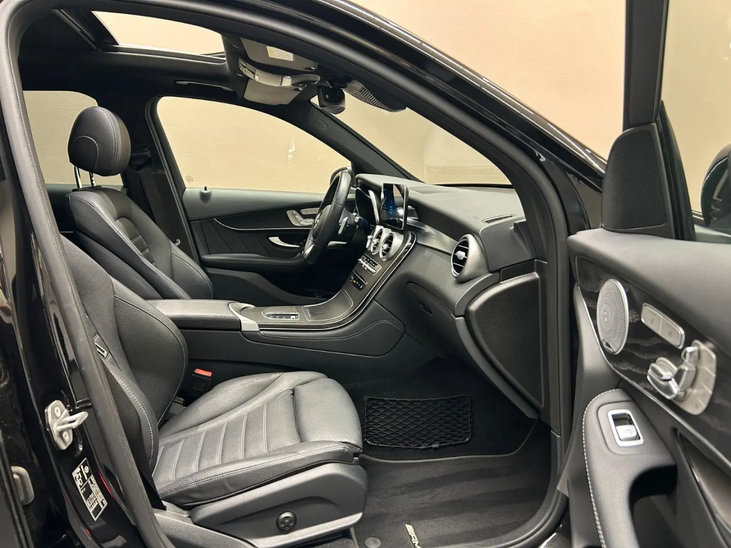 GLC300 e 4M *PANO*BURMESTER*360°*KEYLESS*DISTR.*