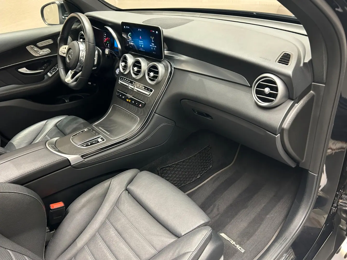 GLC300 e 4M *PANO*BURMESTER*360°*KEYLESS*DISTR.*