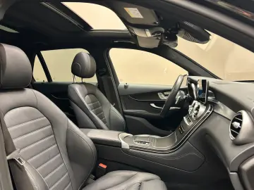 GLC300 e 4M *PANO*BURMESTER*360°*KEYLESS*DISTR.*