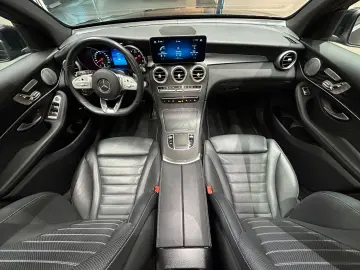 GLC300 e 4M *PANO*BURMESTER*360°*KEYLESS*DISTR.*