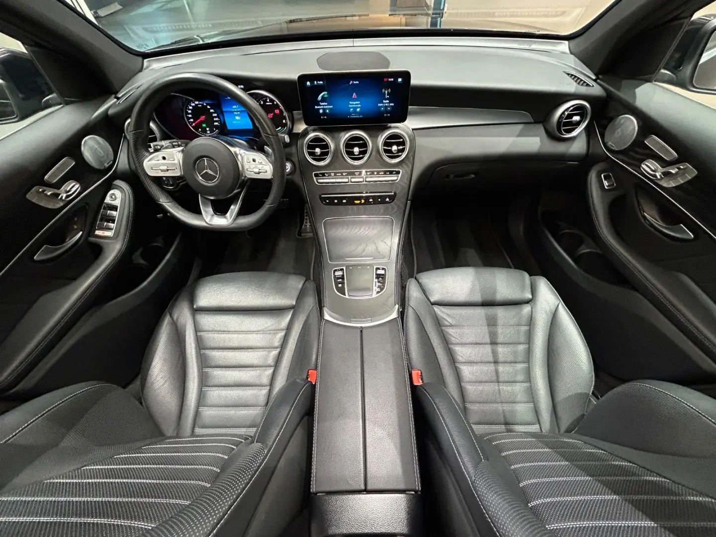 GLC300 e 4M *PANO*BURMESTER*360°*KEYLESS*DISTR.*