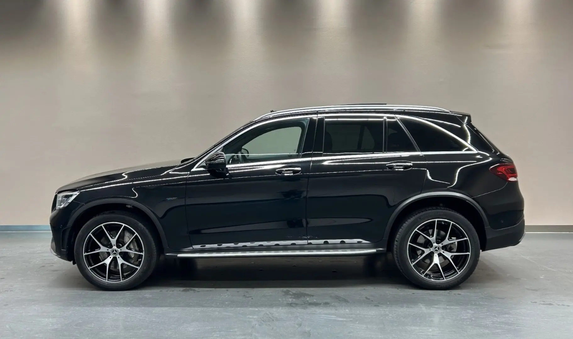 GLC300 de 9G 4M *AMG LINE*PANO*BURMESTER*AHK*360