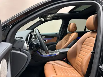GLC300 de 9G 4M *AMG LINE*PANO*BURMESTER*AHK*360