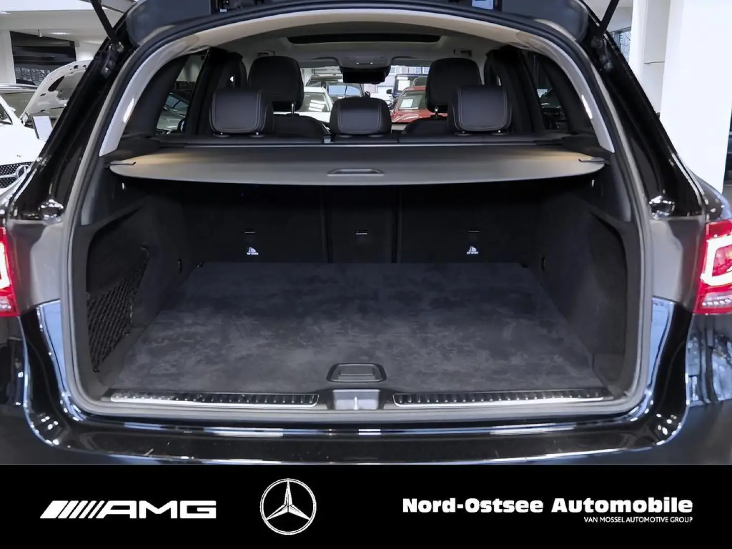 GLC 400 d 4M AMG NIGHT PANO AHK HUD DISTRO LED
