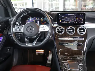 GLC 400 d 4M AMG Line AHK Distr. LED Pano HUD Na