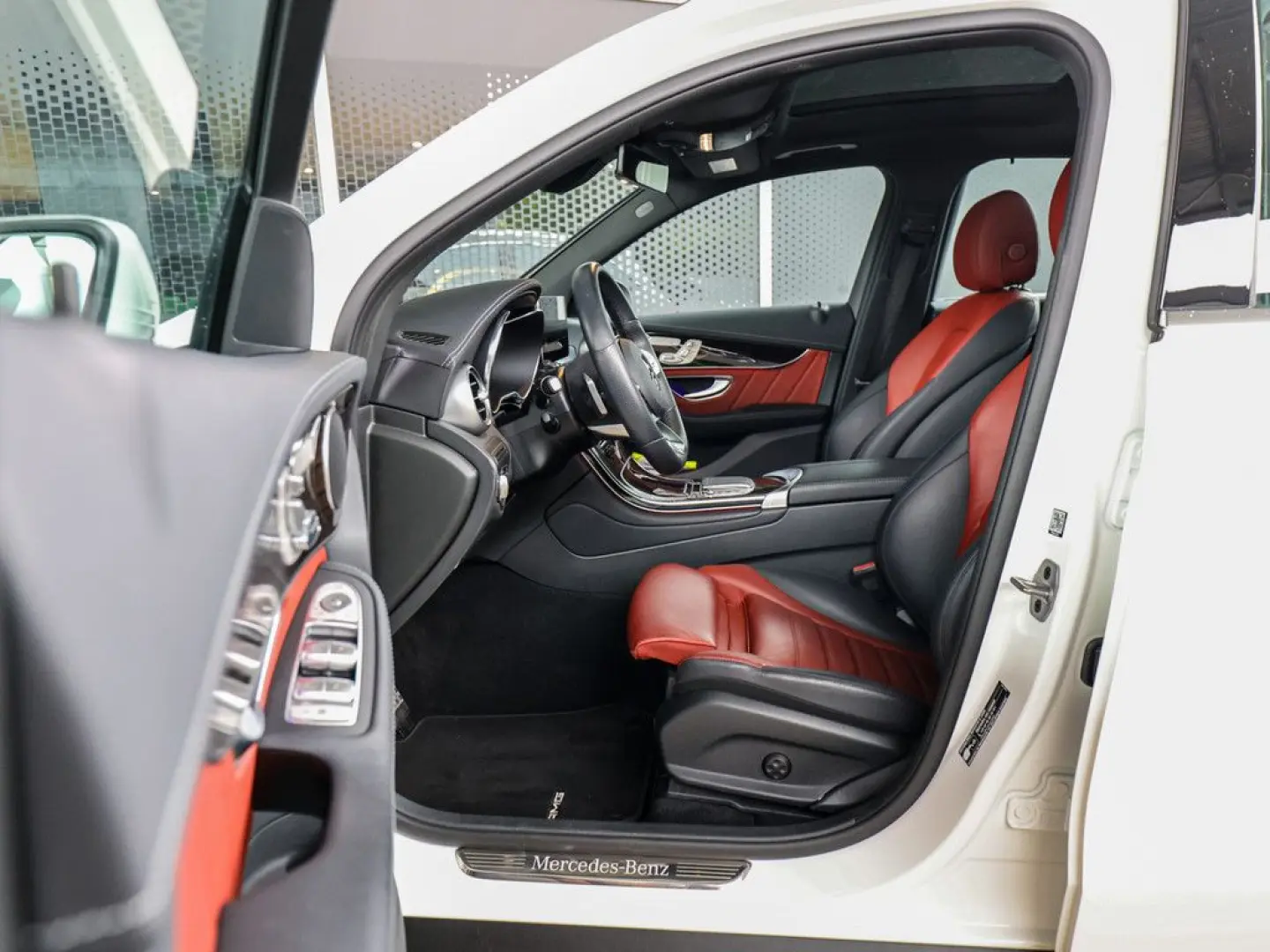 GLC 400 d 4M AMG Line AHK Distr. LED Pano HUD Na