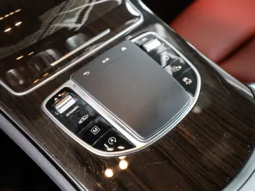 GLC 400 d 4M AMG Line AHK Distr. LED Pano HUD Na