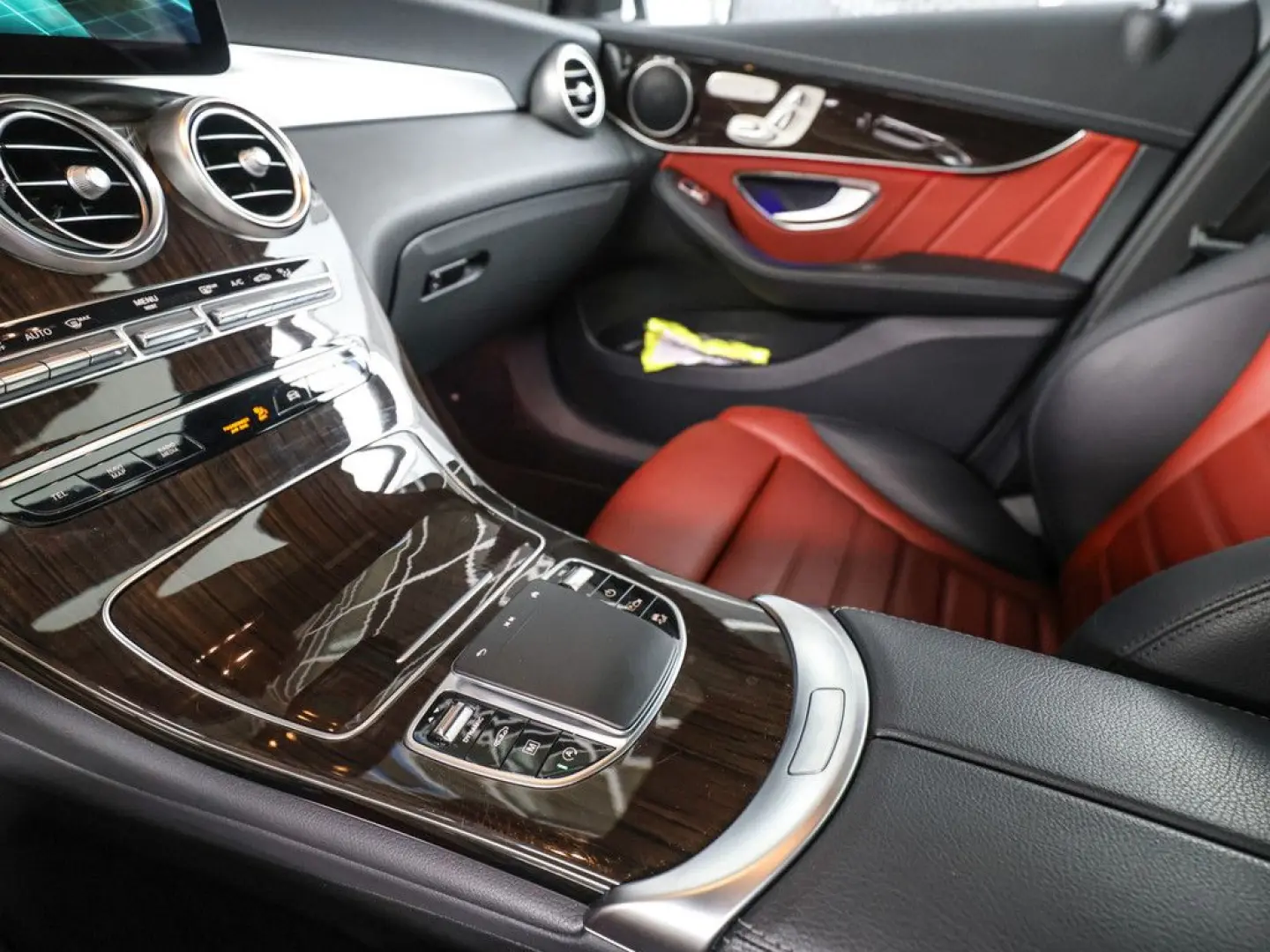 GLC 400 d 4M AMG Line AHK Distr. LED Pano HUD Na