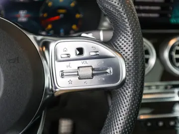 GLC 400 d 4M AMG Line AHK Distr. LED Pano HUD Na