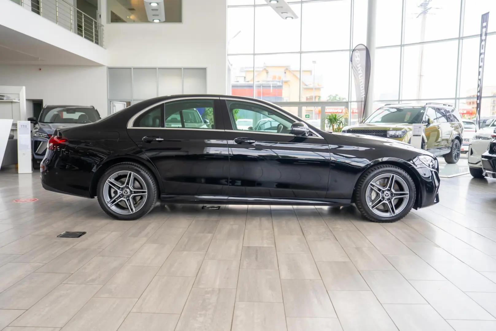 Mercedes-Benz E-Class 300 e 9G-Tronic  AMG Line