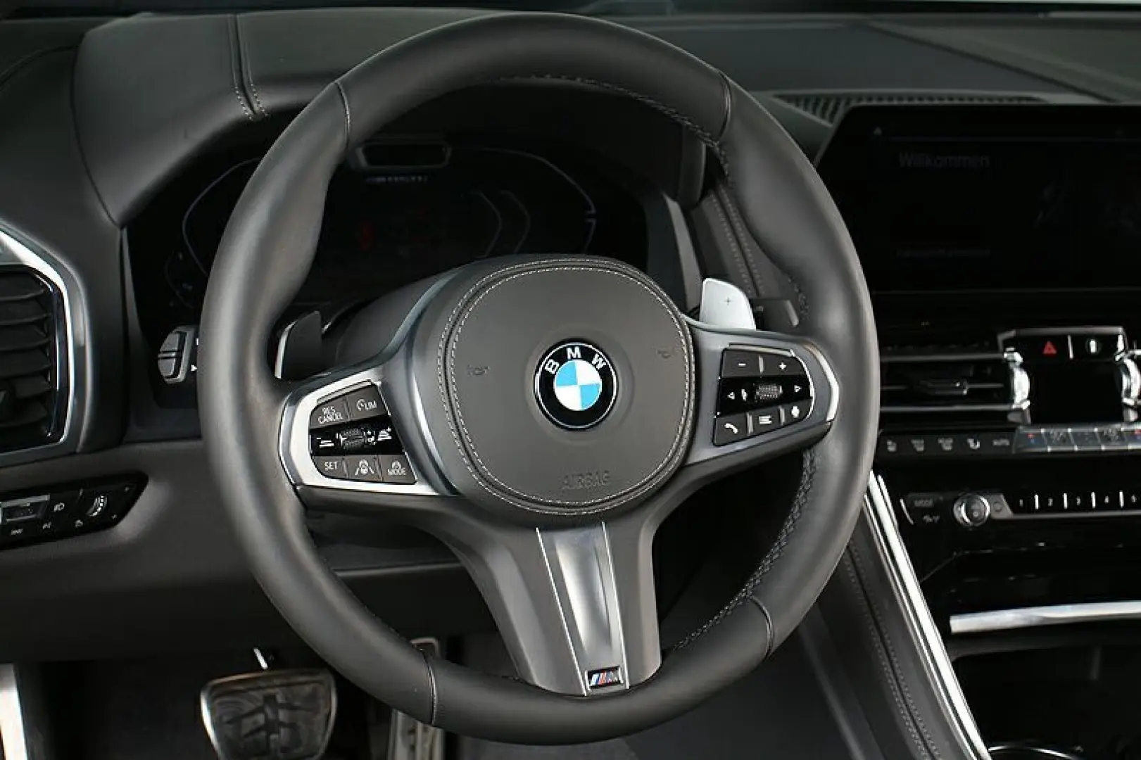 M850i xDr. Coupé Laser ACC H&K HuD LiveCockpit