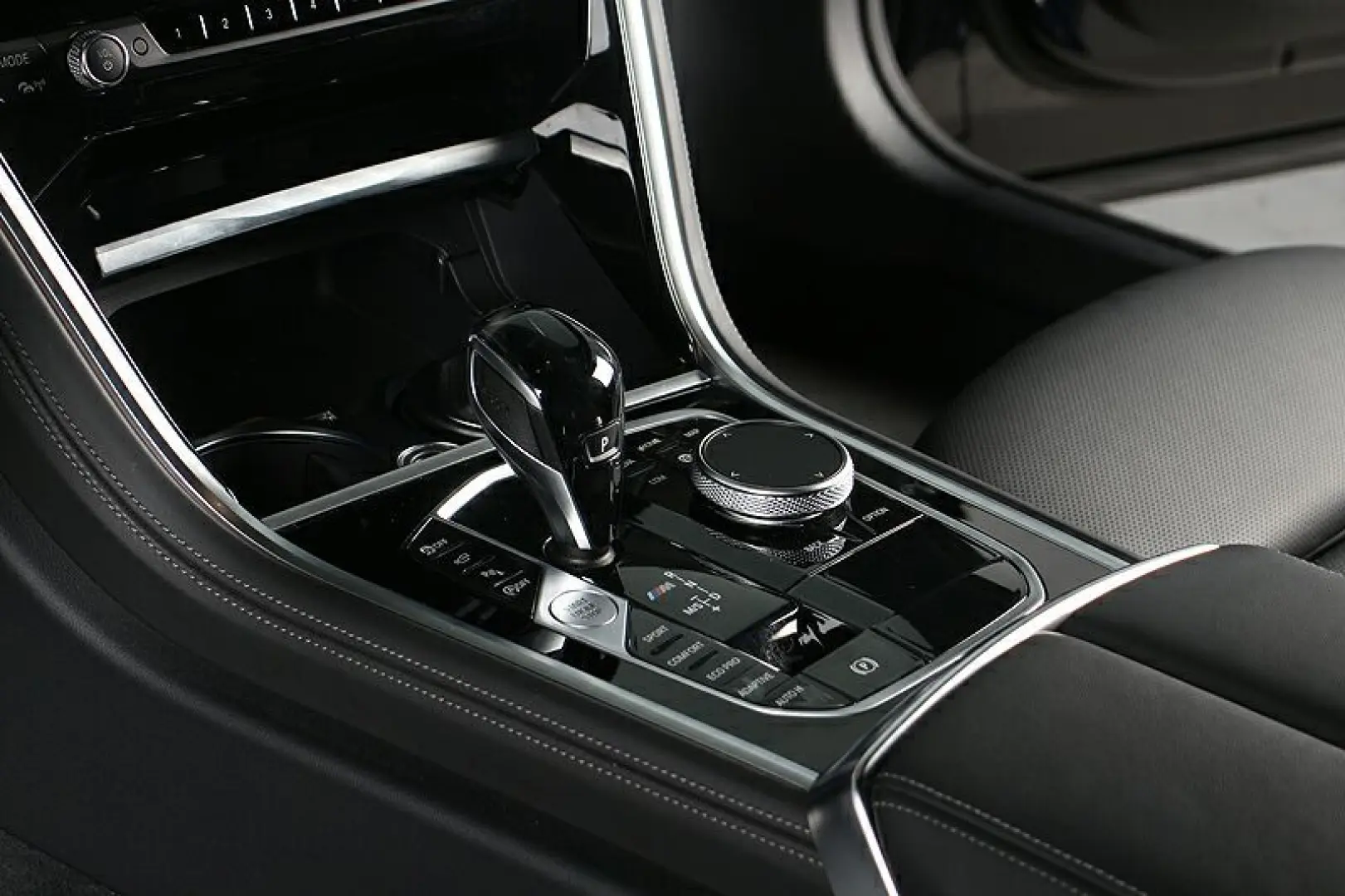 M850i xDr. Coupé Laser ACC H&K HuD LiveCockpit