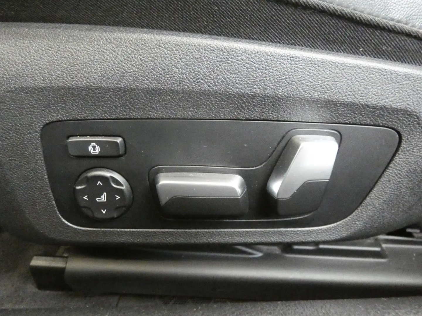 840 d xDrive*HUD*DAB*Live Cockpit*LED*LM 19