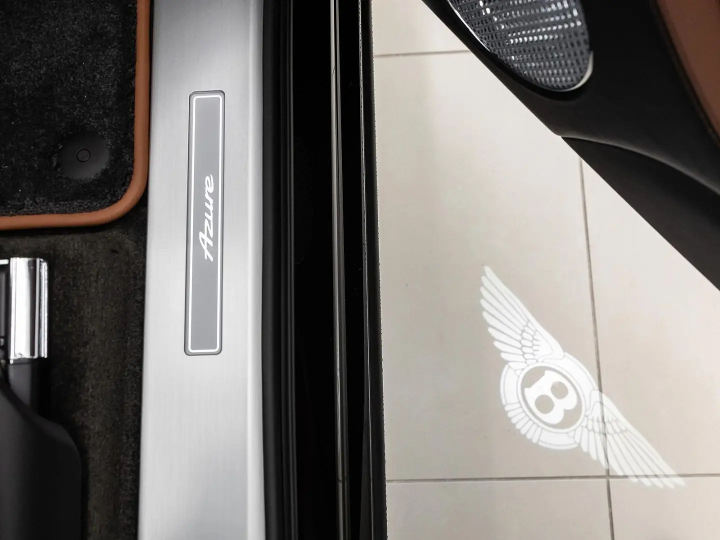 Bentayga EWB AZURE BLACK / TAN / FULL OPTION