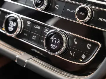 Bentayga EWB AZURE BLACK / TAN / FULL OPTION