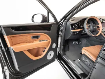 Bentayga EWB AZURE BLACK / TAN / FULL OPTION