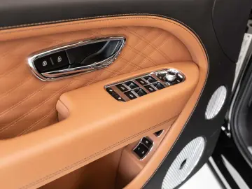 Bentayga EWB AZURE BLACK / TAN / FULL OPTION