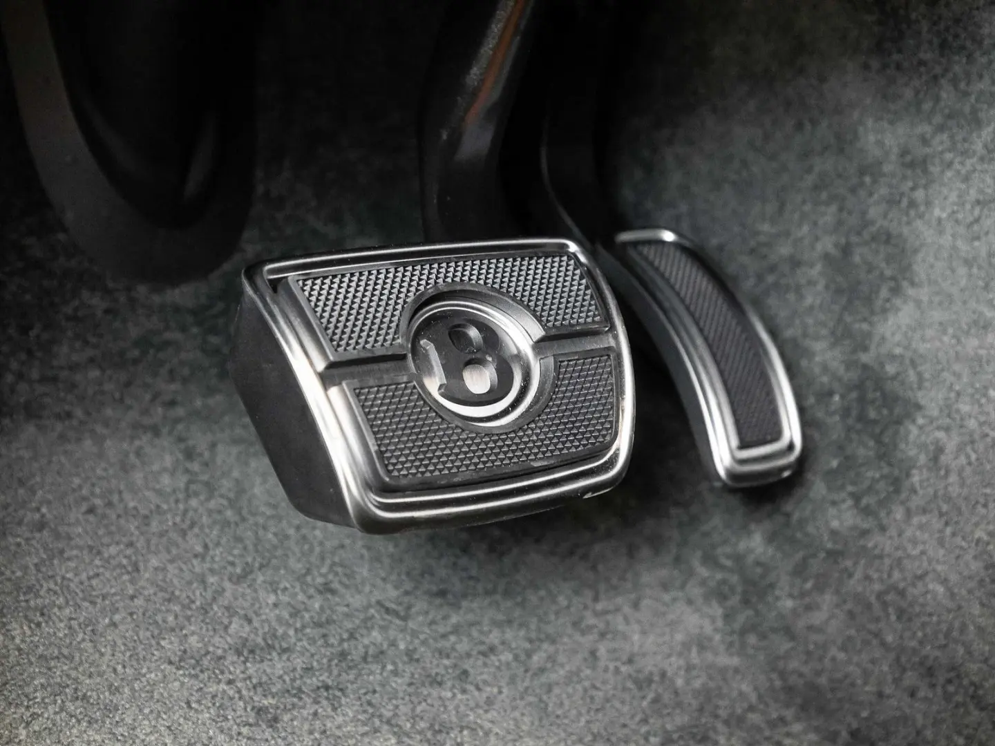 Bentayga EWB AZURE BLACK / TAN / FULL OPTION