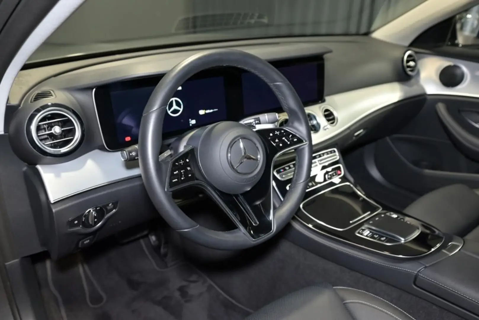 E 300 e AVANTGARDE/SITZKLIMA/LEDER/KAMERA/MBUX