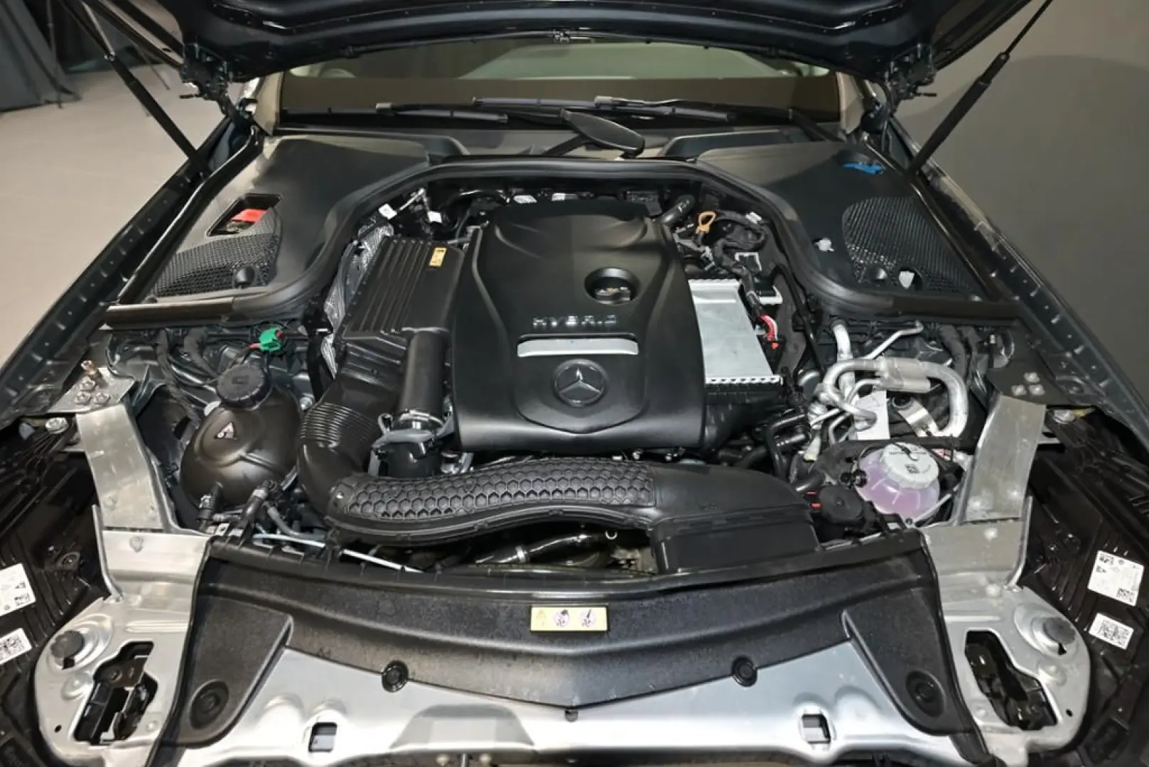 E 300 e AVANTGARDE/SITZKLIMA/LEDER/KAMERA/MBUX