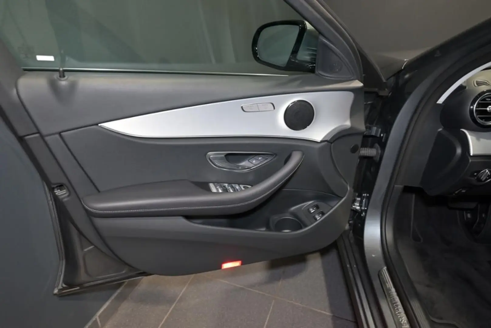 E 300 e AVANTGARDE/SITZKLIMA/LEDER/KAMERA/MBUX