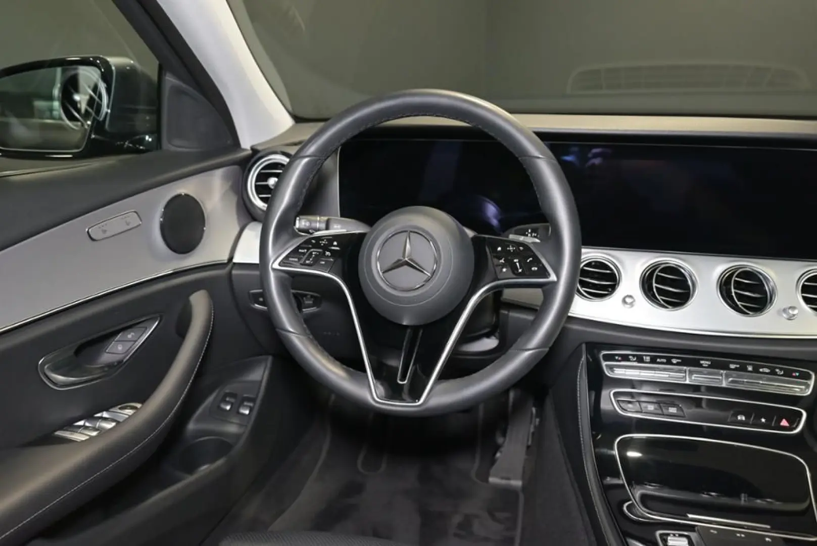E 300 e AVANTGARDE/SITZKLIMA/LEDER/KAMERA/MBUX