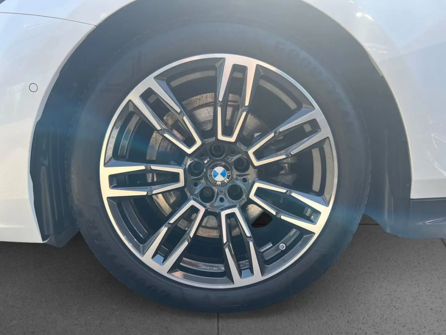 BMW 520i 599,-/0Anz M-Sport HUD SView DAPlus H/K AHK