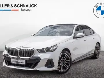 BMW 520i M-Sport PANO STANDHZG HK ACC HUD