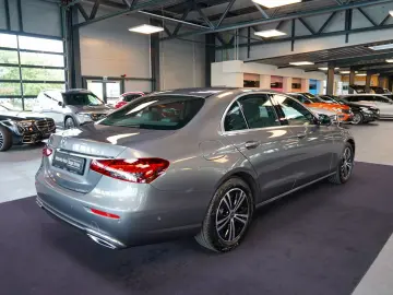 E 220 d AVANTGARDE Sonnenschutz-Paket AHK Esche