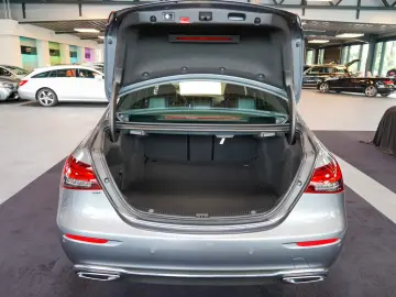 E 220 d AVANTGARDE Sonnenschutz-Paket AHK Esche