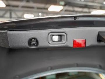 E 220 d AVANTGARDE Sonnenschutz-Paket AHK Esche