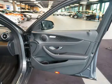 E 220 d AVANTGARDE Sonnenschutz-Paket AHK Esche