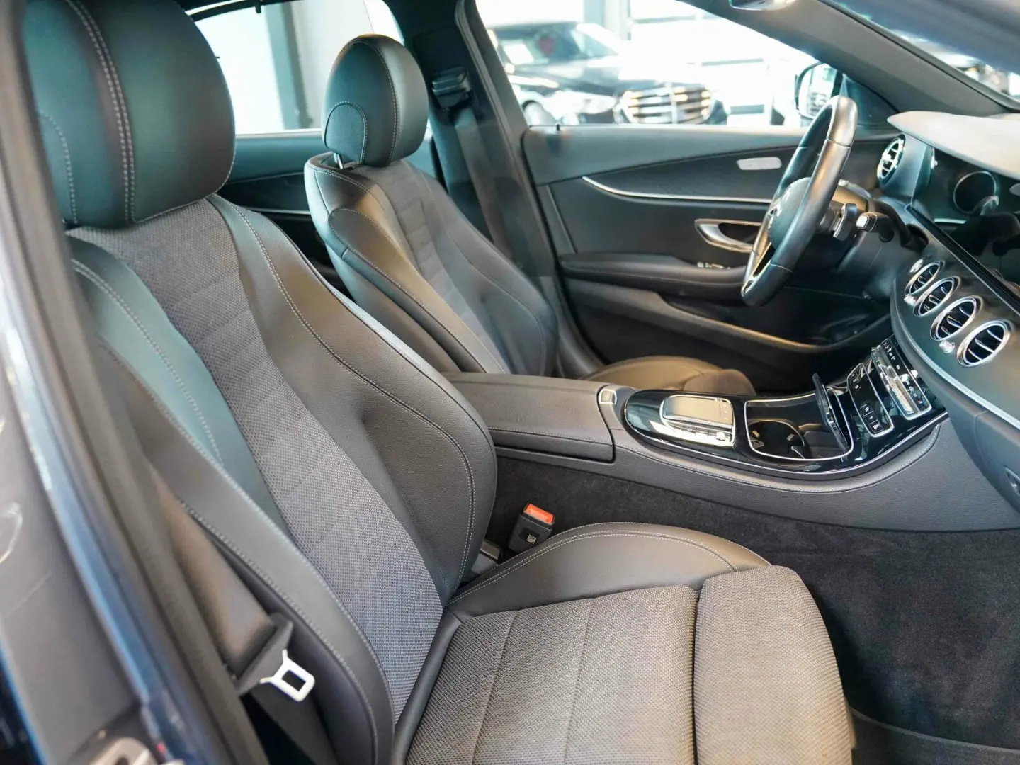 E 220 d AVANTGARDE Sonnenschutz-Paket AHK Esche