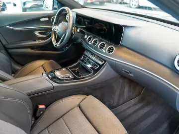 E 220 d AVANTGARDE Sonnenschutz-Paket AHK Esche