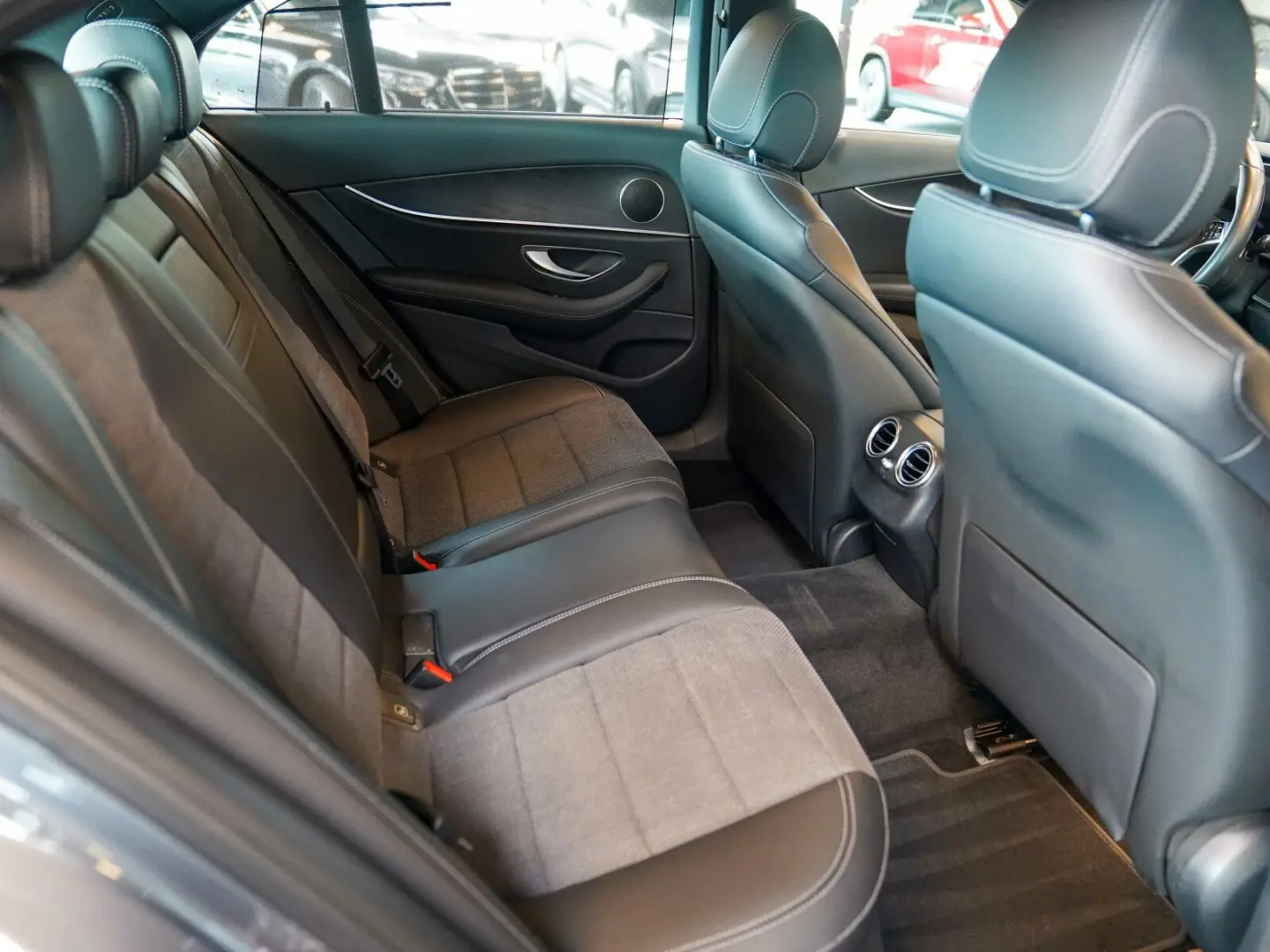 E 220 d AVANTGARDE Sonnenschutz-Paket AHK Esche