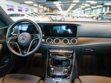 E 220 d AVANTGARDE Sonnenschutz-Paket AHK Esche