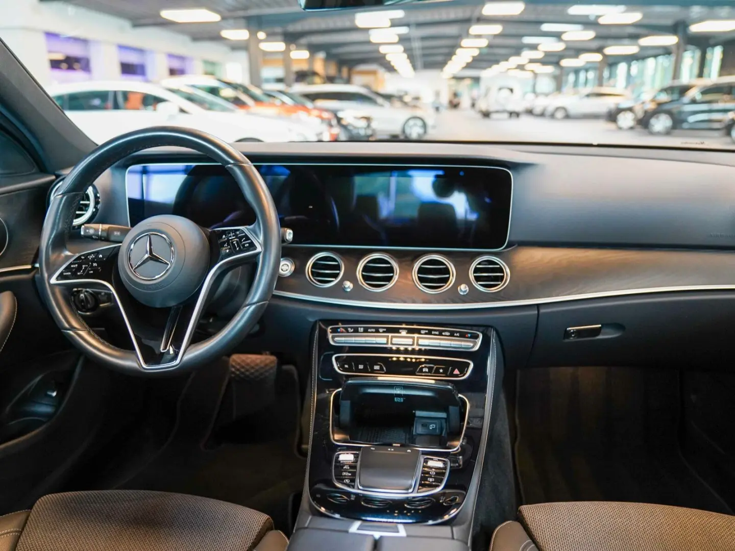 E 220 d AVANTGARDE Sonnenschutz-Paket AHK Esche