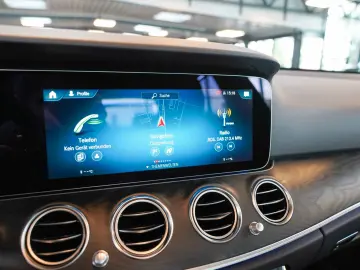 E 220 d AVANTGARDE Sonnenschutz-Paket AHK Esche