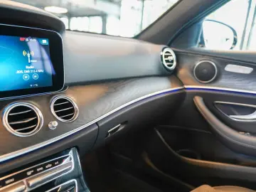 E 220 d AVANTGARDE Sonnenschutz-Paket AHK Esche