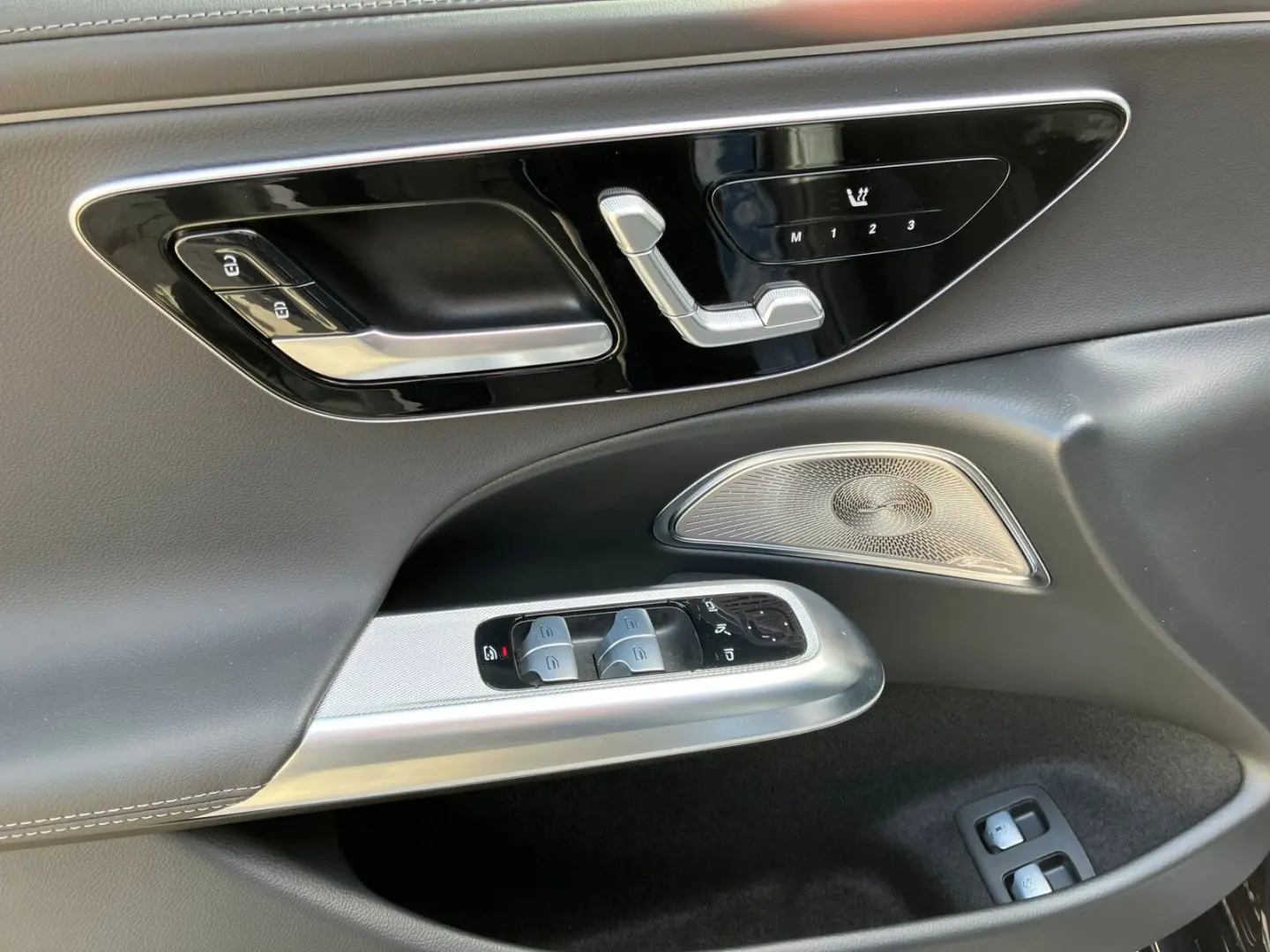 E 300 e Limousine AMG Line *Dig.Light*AHK*360°K*