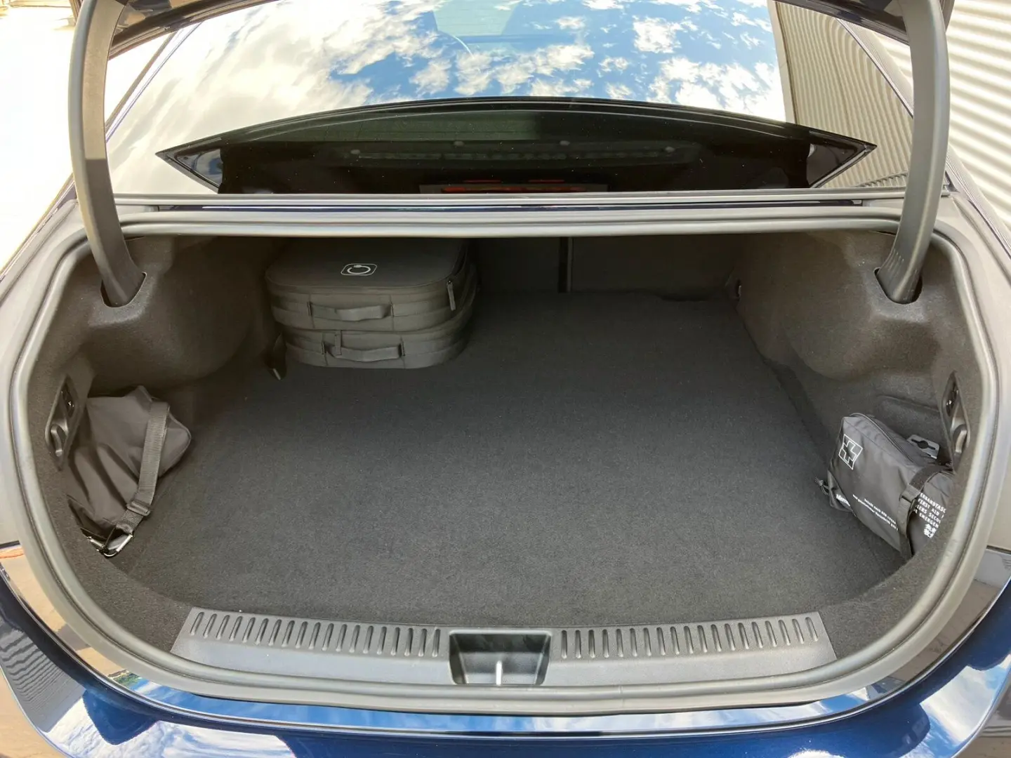 E 300 e Limousine AMG Line *Dig.Light*AHK*360°K*