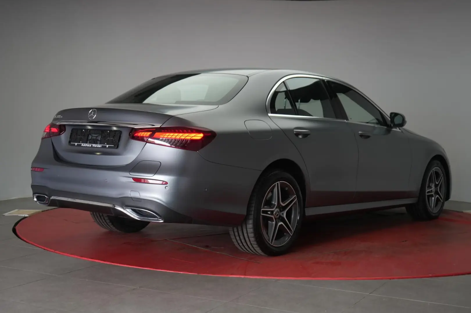 E 300 e 9G-Tronic AMG Navi/Leder/Distronic/Kamer