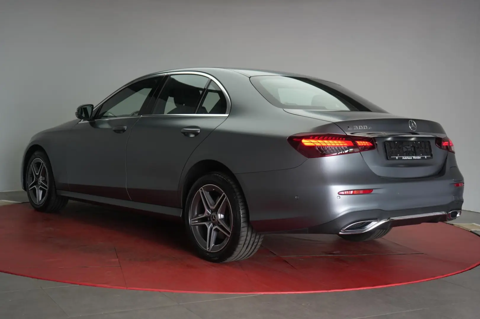 E 300 e 9G-Tronic AMG Navi/Leder/Distronic/Kamer